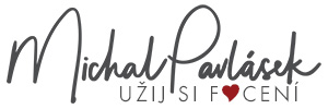 Logo fotograf Michal Pavlásek bílé pozadí