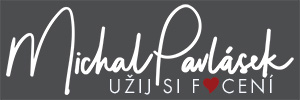 Logo fotograf Michal Pavlásek tmavé pozadí